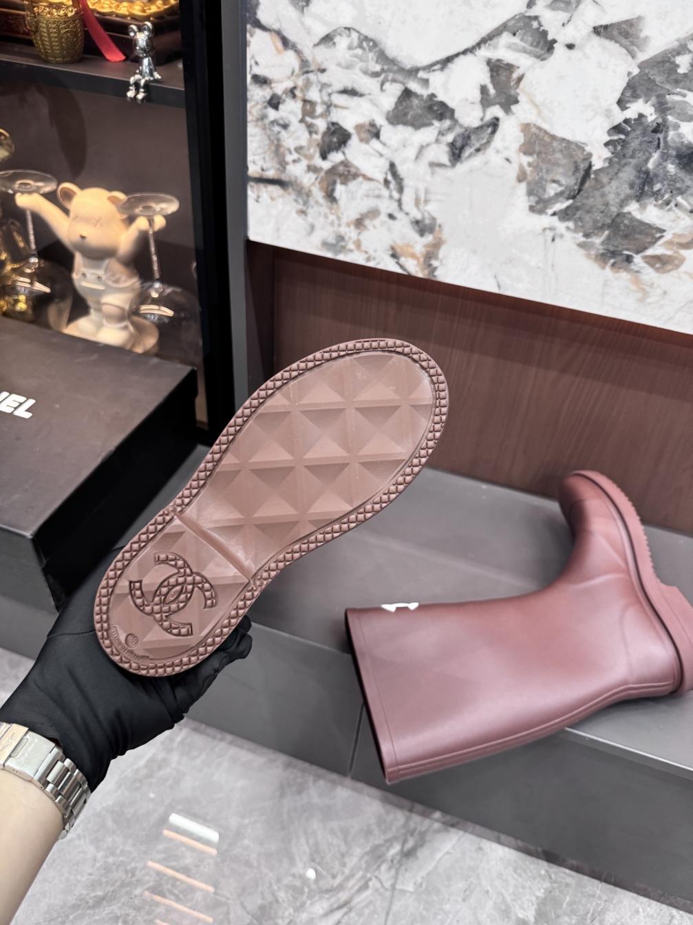 2026 new Chanel rubber rain boots