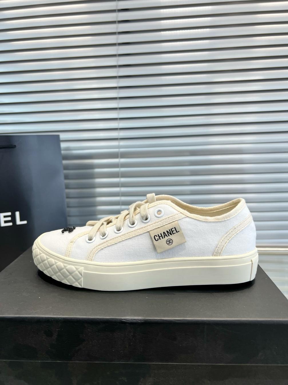 Chanel flat women sneakers CC