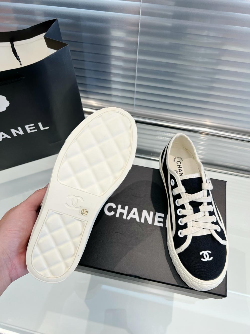 Chanel flat women sneakers CC