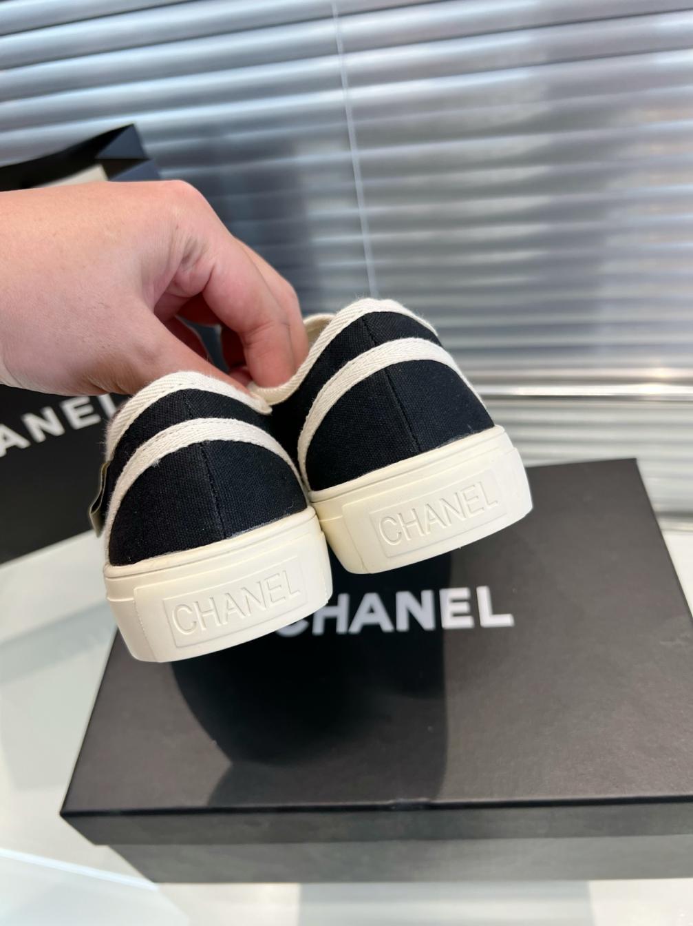 Chanel flat women sneakers CC
